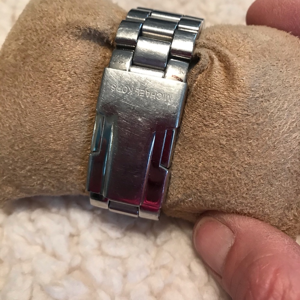 MICHAEL KORS WATCH - Picture 6 of 8